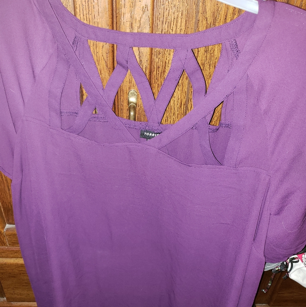 Torrid beautiful purple top size 5 new with tags
